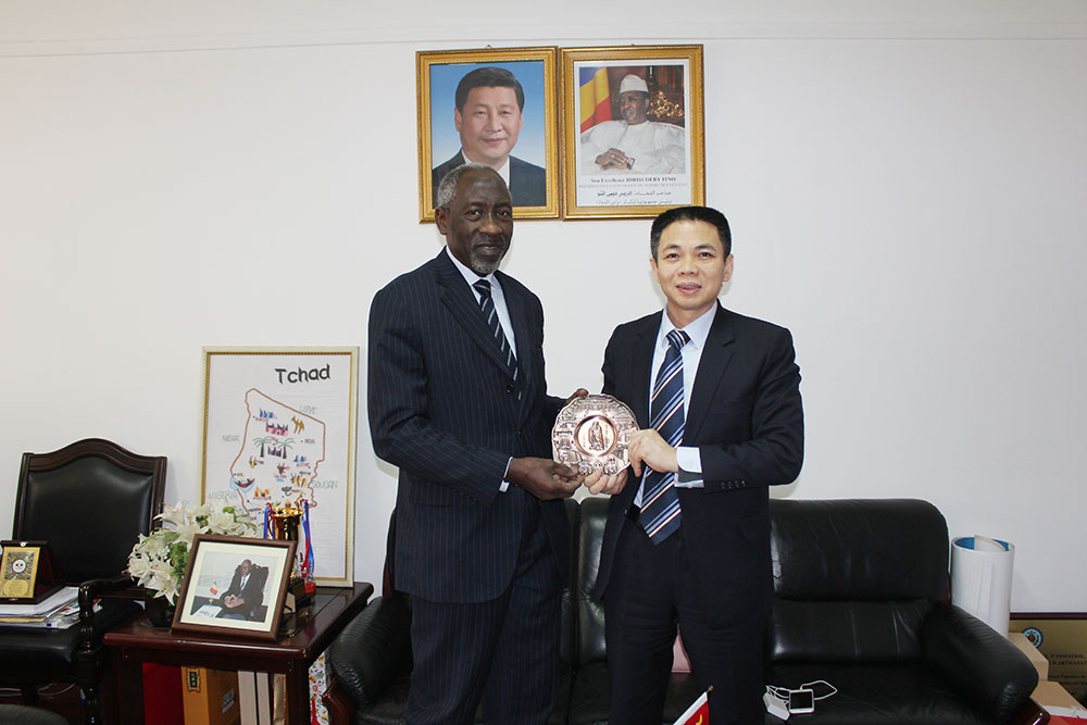 Chairman Qin Changling met with Mr. Ahmed, the Chadian Ambassador to China.w