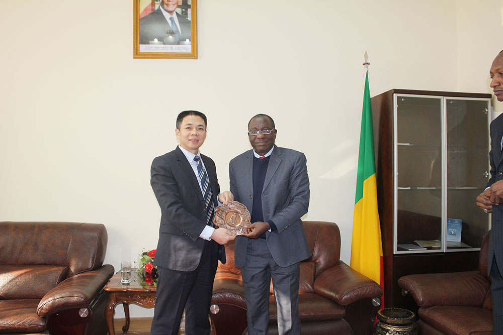At the Embassy of Mali in China, Chairman Qin Changling and Mr. Lansina Kone, Ambassador of Mali to C